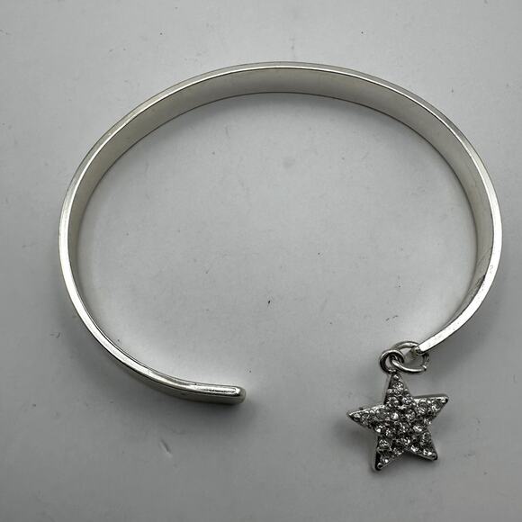 Avon NRQ Silver Cuff bracelet BELIEVE IN YOURSELF Dangling Star Charm Jewelry - Picture 2 of 8
